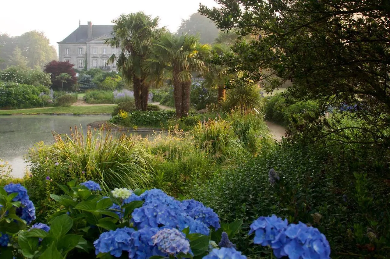 Chateau de la Foltière Le Châtellier Bed & Breakfast