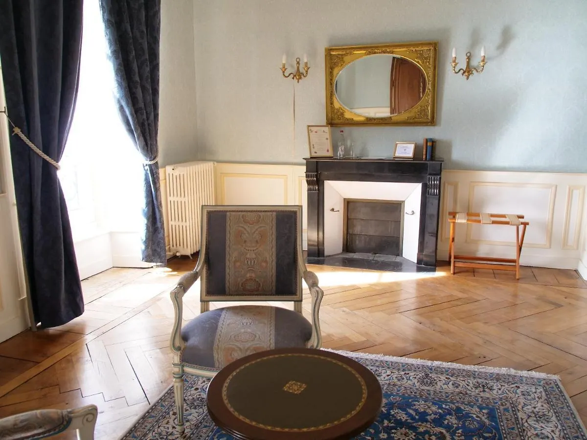 Chateau de la Foltière Le Châtellier Bed & Breakfast