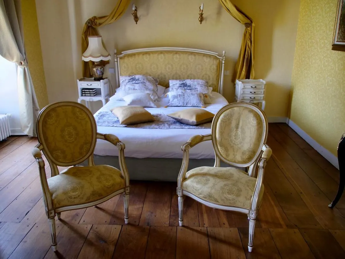 Chateau de la Foltière Le Châtellier Bed & Breakfast